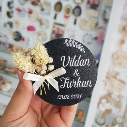 Beyaz baskılı ahşap nikah şekeri