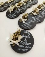 Beyaz baskılı ahşap nikah şekeri