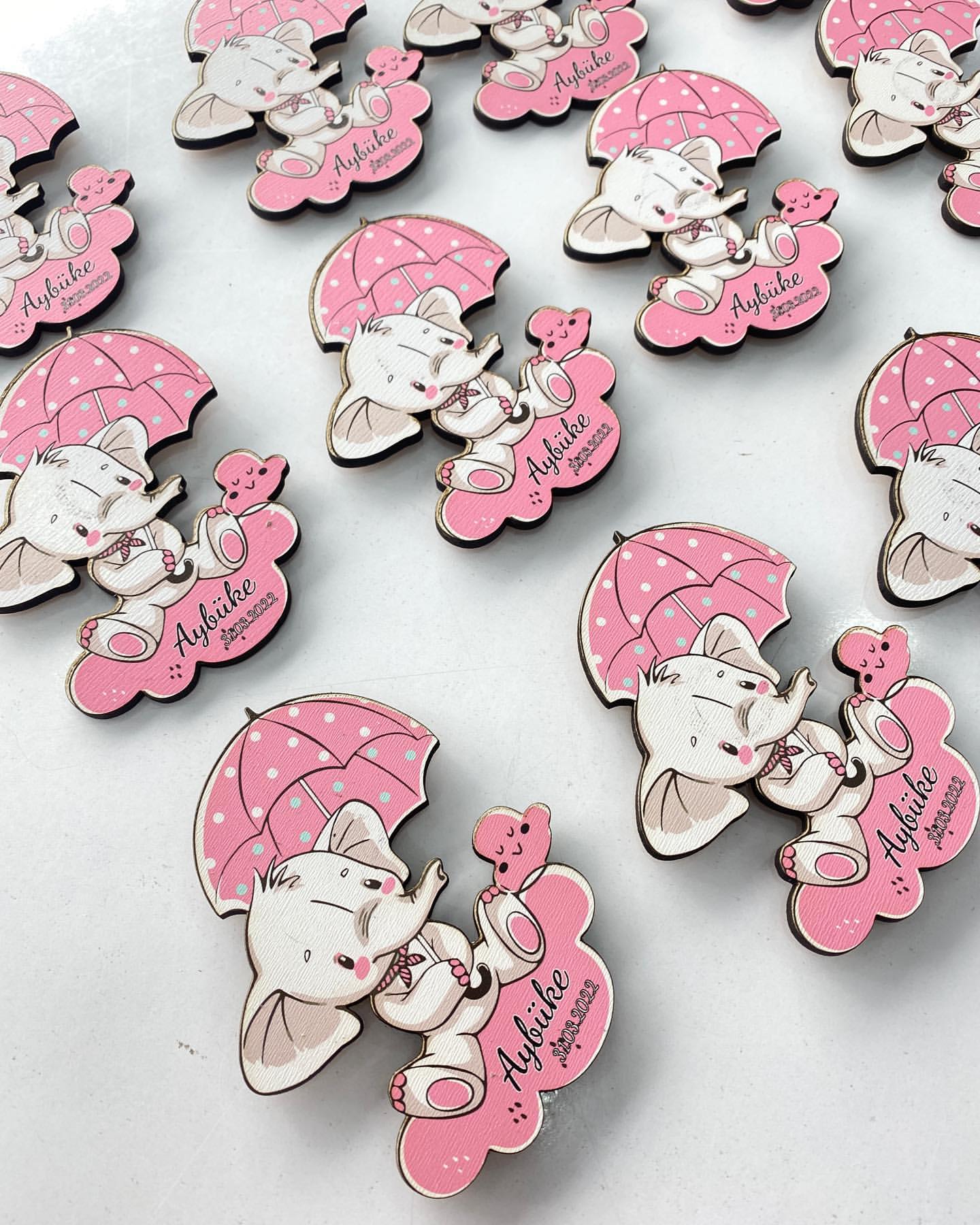 lorasivas_1658138210_2 Şemsiyeli Fil Ahşap Magnet - Pembe