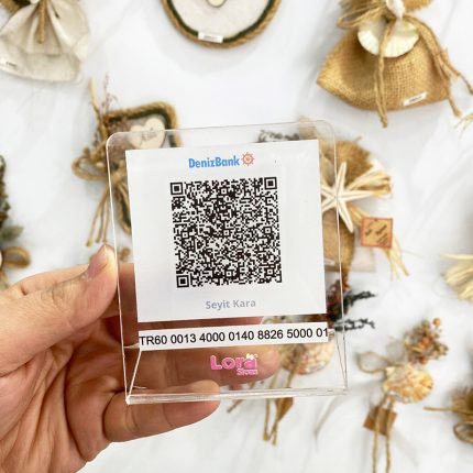 Iban Paylaşımı Için Qr Destekli Masa Üzeri Pleksi Stand